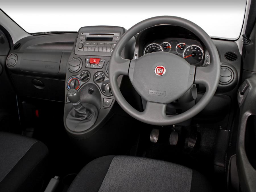  Fiat Panda Young 2011 года  (фото 9 из 12)